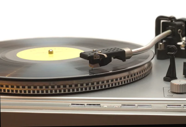 Turntable com registro de vinil isolado — Fotografia de Stock