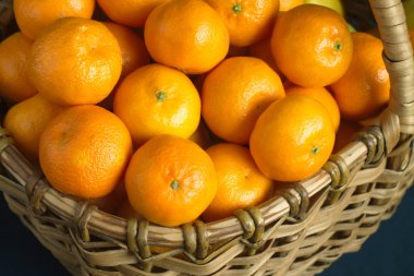 sepet closeup içinde olgunlaşmış portakal