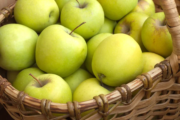 Appels in de mand close-up — Stockfoto