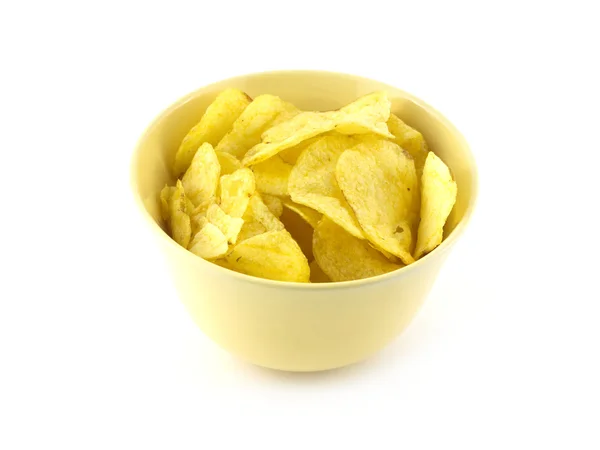 Potatischips i beige skål isolerade närbild — Stockfoto