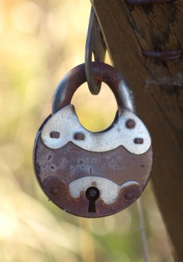 eski paslı kilit yakın çekim