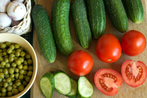 Mutfak masasının üzerinde sebze — Stok fotoğraf