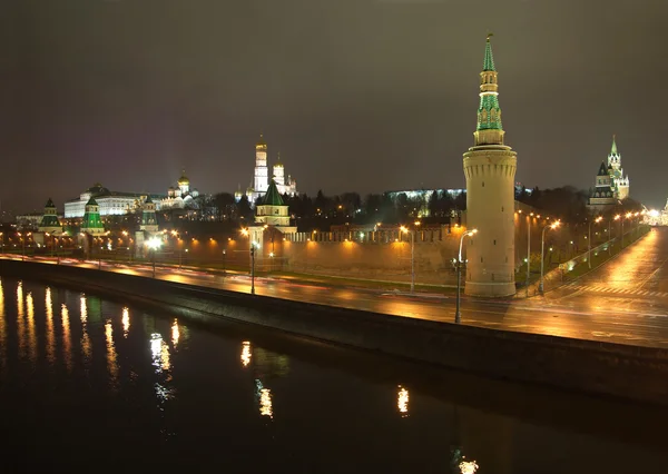 Moscow kremlin nacht weergave — Stockfoto