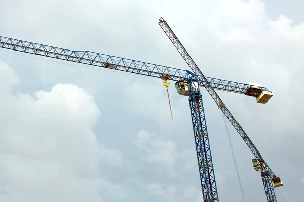 Construction hoisting tower cranes — Stock Photo, Image