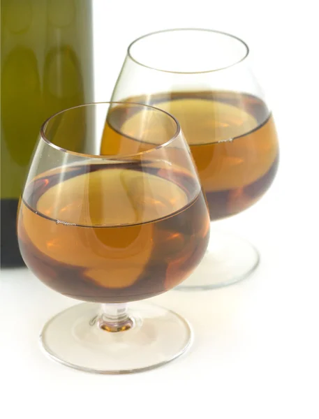 Brýle s dezert hroznů vína izolovaných na bílém — Stock fotografie