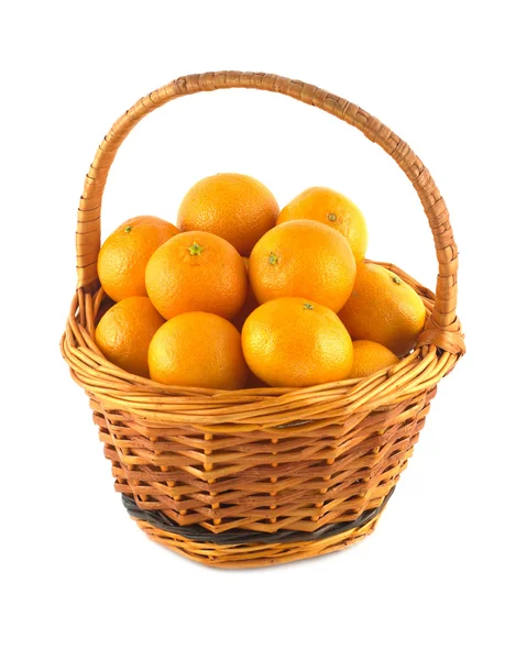 Tangerines in brown wicker basket isolated — Stock Photo, Image