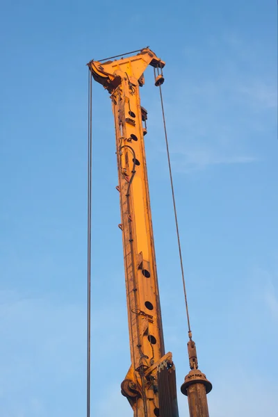 Industrial machine mechanism details over blue sky closeup — Stock Photo, Image