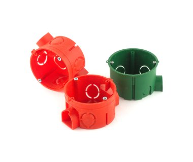 Renk? ontainers elektrik için tel izole closeup montaj