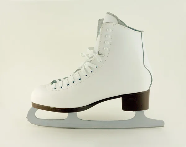 Ice-skate παπουτσιών με λεπίδα που απομονώνονται σε λευκό closeup — Φωτογραφία Αρχείου