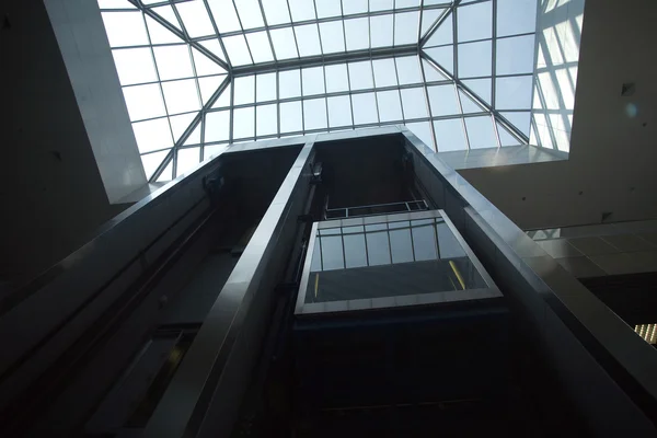 Aufzug in einem modernen Bürogebäude — Stockfoto