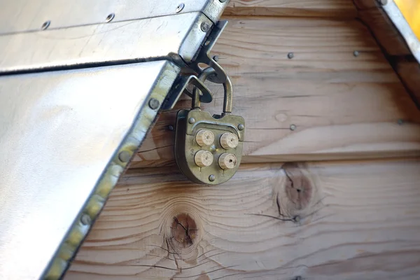 금속 잘 문 자물쇠 휴관 — 스톡 사진