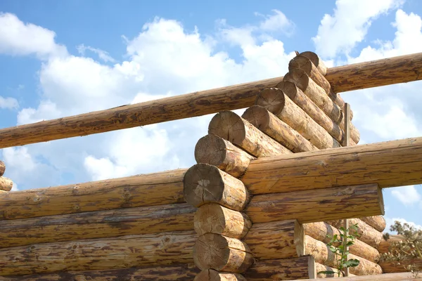 Construção de casa de madeira de logs closeup — Fotografia de Stock