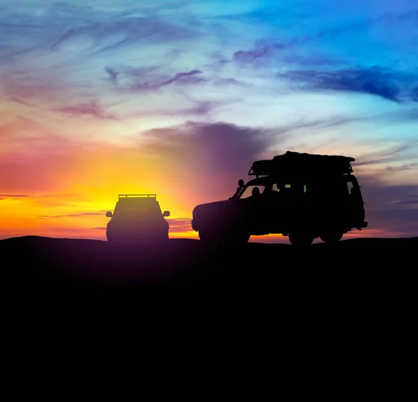 Landscape Silhouettes Two Road Cars Sunset Low Light Photo Traveling — Stock Photo, Image