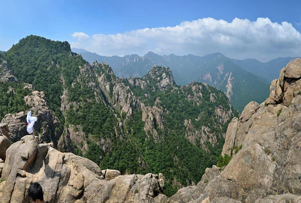 Horská krajina, panorama seoraksan národního parku, Jižní k — Stock fotografie