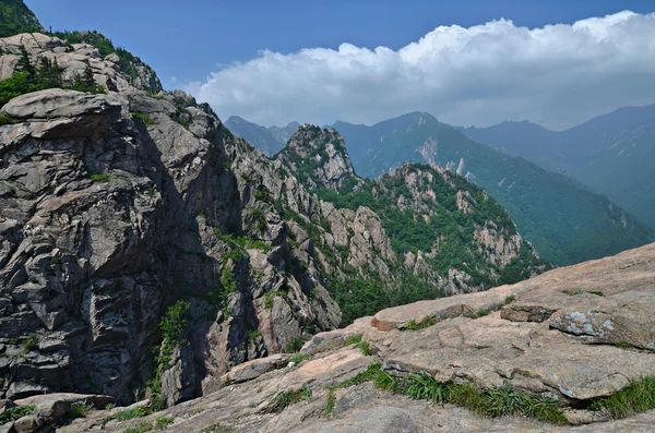 Panoramisch uitzicht van het nationaal park seoraksan, Zuid-korea — Stockfoto