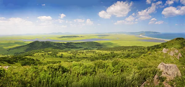 풀밭 그리고 해안, 일본 해, Primorye, 파노라마 — 스톡 사진