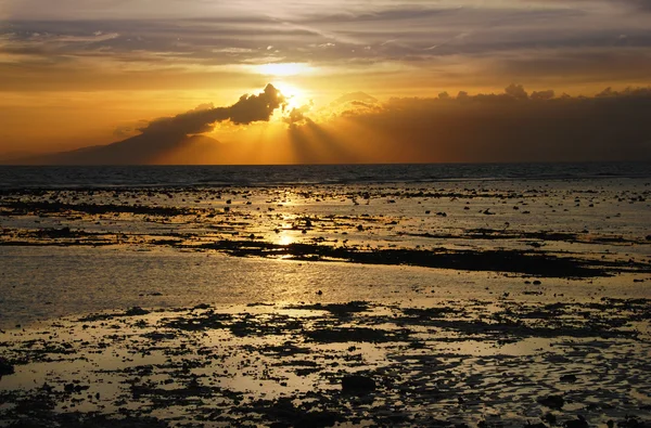 Coucher de soleil sur la mer, Bali — Photo