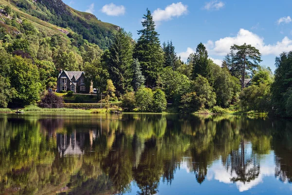 Lago de Loch Ard, Escocia Imagen de archivo