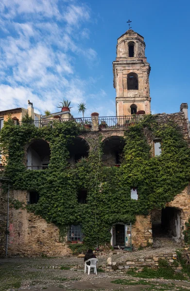 Bussana vecchia, liguria, Włochy — Zdjęcie stockowe