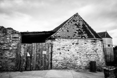 Fagaras 'taki Fagaras Kalesi' nin içinde, Brasov İlçesi (Romanya) - tarihi bir eser. Bu kale 14. yüzyılda inşa edildi.