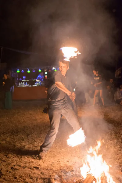 Kiev Ukraine June 2018 Man Makes Fiery Show Festival Night — стокове фото