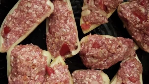 生椒配碎肉 准备在烤箱里烘烤 充填胡椒药方 — 图库视频影像