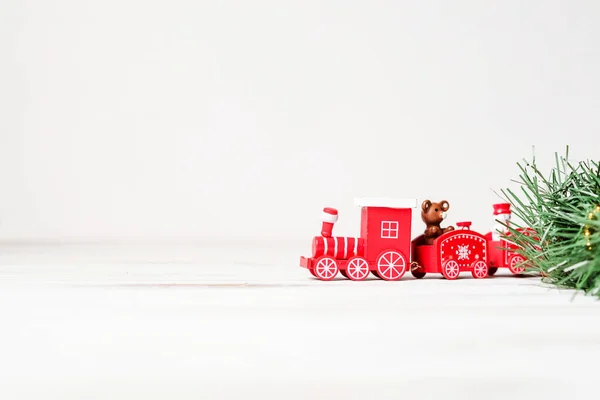 Концепція Майбутнього Нового Року Різдво Новорічний Червоний Поїзд Зеленою Гілкою — стокове фото