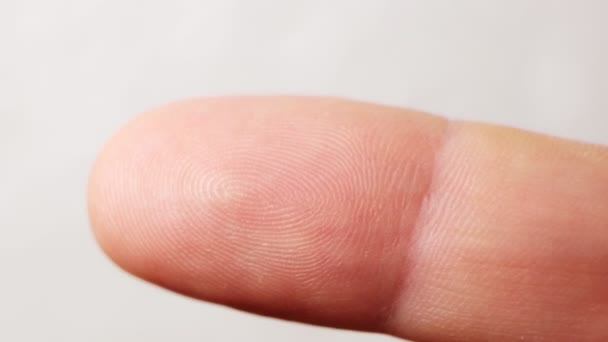 Αποτυπώματα Από Κοντά Λευκό Φόντο Κοντινό Ανθρώπινο Δάχτυλο — Αρχείο Βίντεο