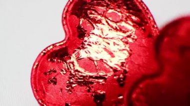 Yakın plan parlak kırmızı kalp. Sevgililer Günü, aşk konsepti..