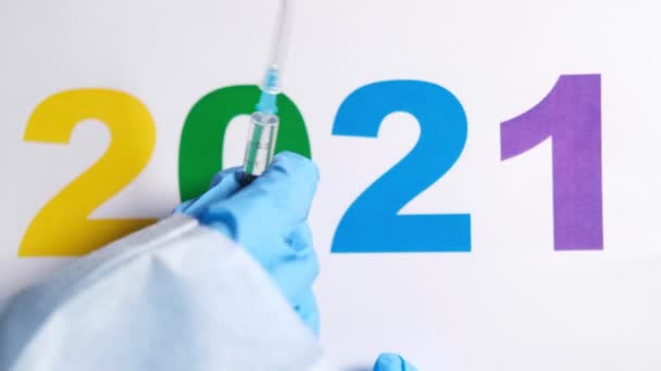 2021 Vaccinatieconcept Medische Spuit Met Vaccin Nummer 2021 — Stockvideo