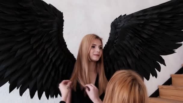 Kyiv Ukraine December 2021 Photographer Corrects Hair Model Black Angel — Wideo stockowe