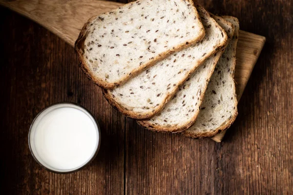 Full Glass Milk Bread Background Blurred Dark Wooden Background Morning — Fotografia de Stock
