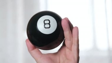 Sekizinci top öngörüsü. Sorulara cevap veren sihirli top.