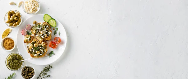 Conceito Comida Vegetariana Bife Couve Flor Com Especiarias Molho Chimichurri — Fotografia de Stock