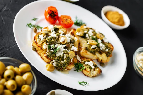 Steak Chou Fleur Cuit Four Avec Sauce Chimichurri Flocons Amandes — Photo