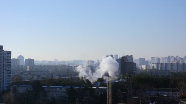 Труба Курить Житловому Районі Міста Концепція Забруднення Повітря Проблеми Екології — стокове відео
