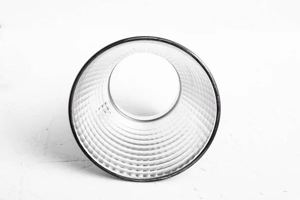 Standard Reflektor Auf Weißem Hintergrund Vorsatz Für Studioblitz Mit Bowens — Stockfoto