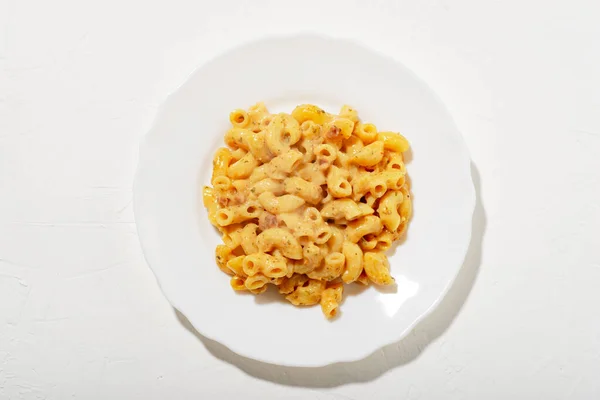 Curly Pasta Sauce White Plate Minimalism White Background Pasta Cheese — Stock Photo, Image