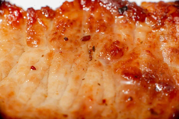 揚げ肉の食感が閉じます 大きな近似で豚の脂肪分の部分 油で揚げた肉からの害 — ストック写真