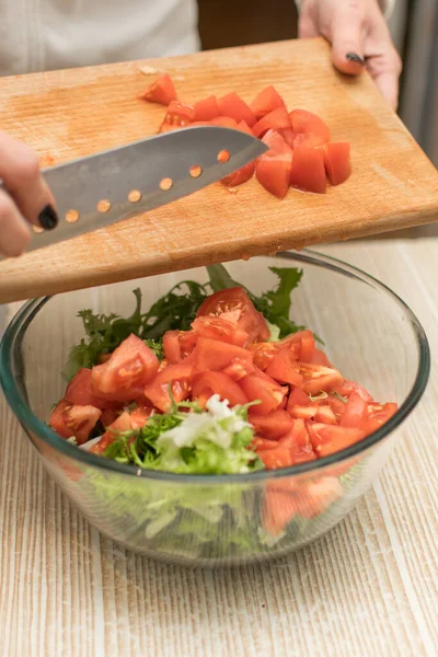 Woman Puts Out Sliced Tomatoes Salad Bowl — Stock Photo, Image