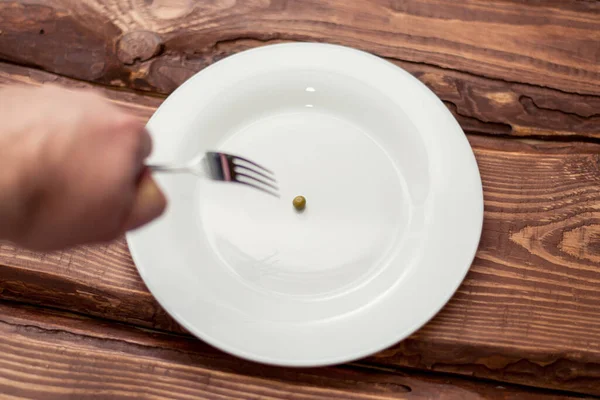 Concetto Dieta Pisello Steso Piatto Bianco Restrizioni Nutrizionali — Foto Stock