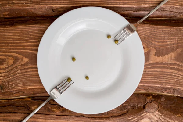 Concetto Dieta Diversi Piselli Sdraiati Piatto Bianco Restrizioni Nutrizionali — Foto Stock