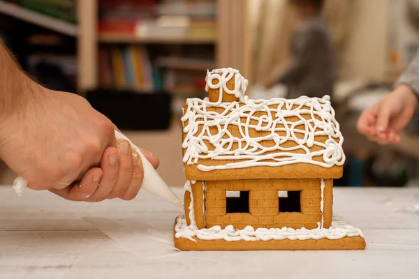 Papa Fils Font Une Maison Pain Épice Préparation Pour Noël — Photo