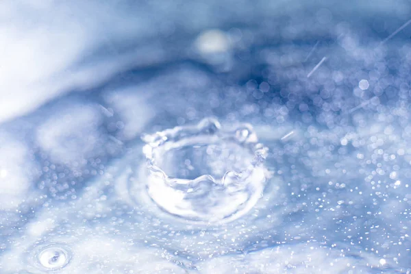 Närbild Vatten Droppe Faller Vatten Med Vågor Abstrakt Bakgrund — Stockfoto