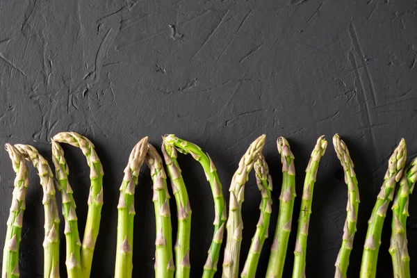 Raw Asparagus Stalks Dark Background Vegetarianism Concept — Foto de Stock
