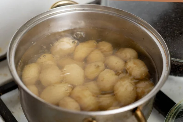 Patate Bollenti Casseruola Cucinare Patate Giovani — Foto Stock