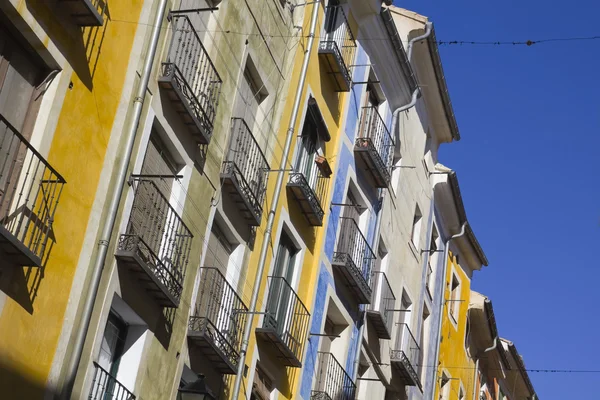 Красочные фасады города Куэнка — стоковое фото