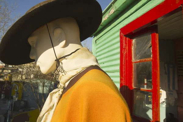 Манекен, одетый в гаучо в Ла Бока — стоковое фото
