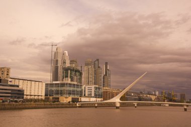 dramatik günbatımında puerto madero