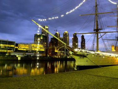 Puerto madero gece,